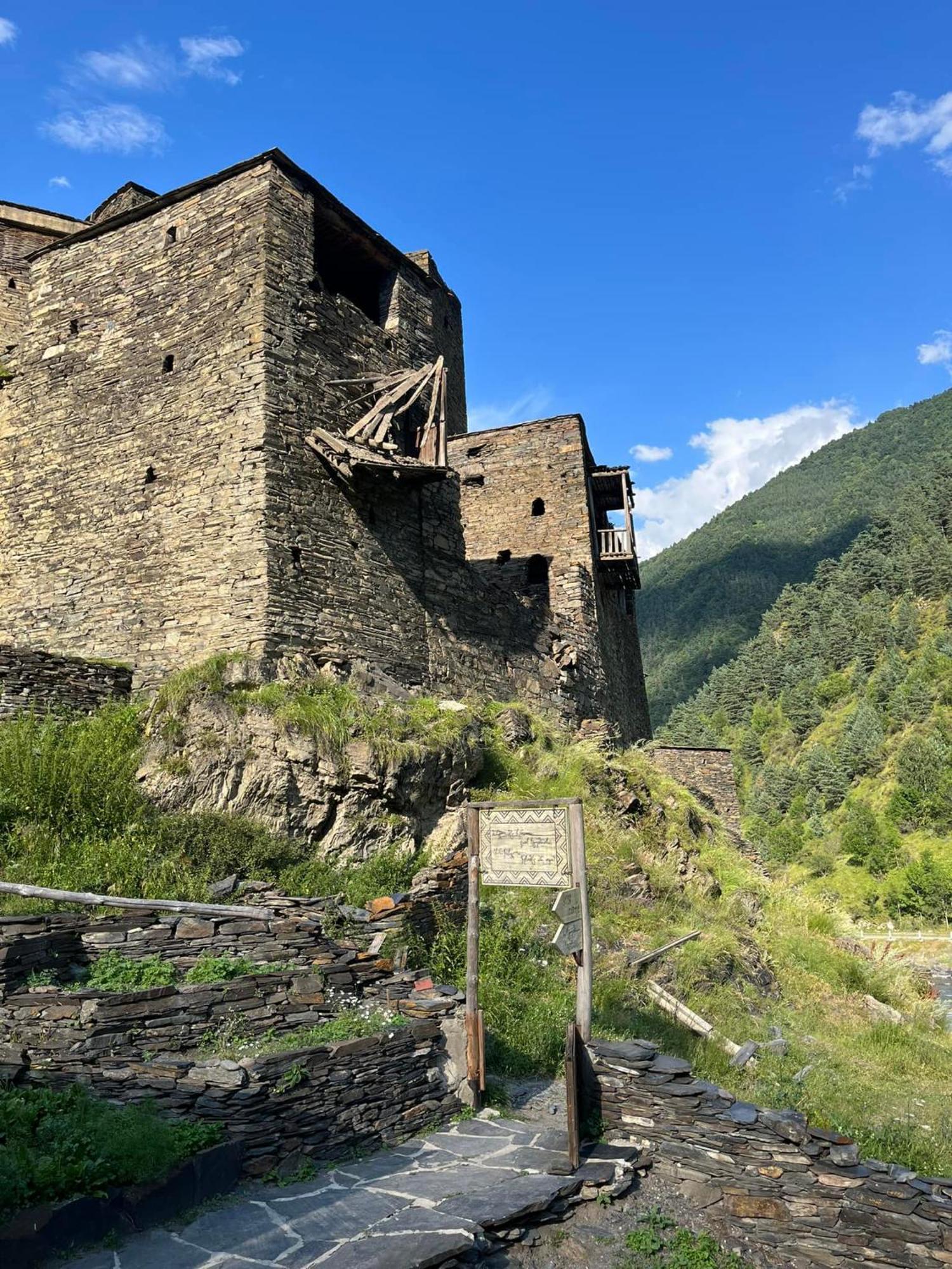 Hotel "Front Castle" Shatili Exterior foto